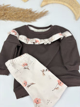 Lade das Bild in den Galerie-Viewer, Dainty Sweater Brown
